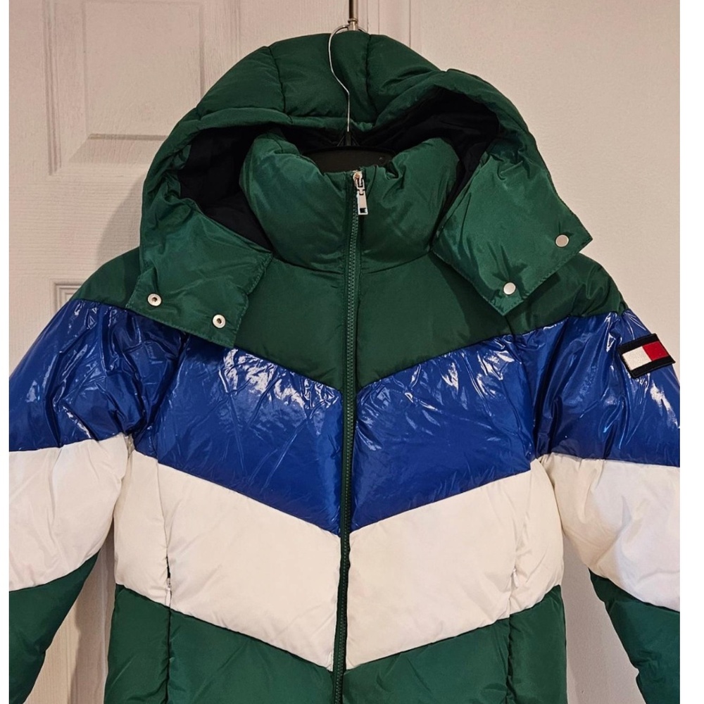 Tommy Hilfiger Women's Multi Color Chevron Striped Hooded Short Puffer Jacket - Picture 2 of 8